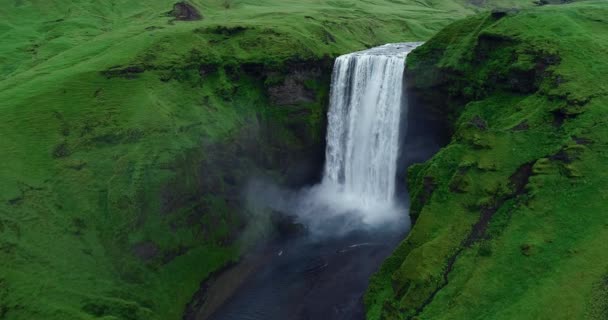 Vista Aérea Câmera Lenta Magnífica Famosa Cachoeira Skogafoss Islândia — Vídeo de Stock