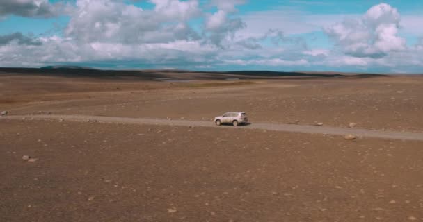 車の運転の砂漠の風景 空撮の — ストック動画