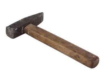Beyaz arka planda izole edilmiş tahta saplı metal çekiç.