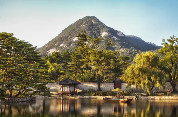 Gyeonghoeru Pavilion Gyeongbokgung Sarayı, Seoul, Güney Kore Telifsiz Stok Fotoğraflar