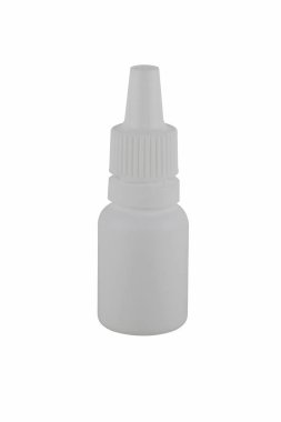 Nazal damlalar beyaz arka plan üzerinde izole