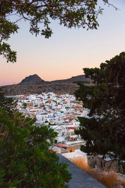 ギリシャのロードス島 リンドス 古代の白い町とアクロポリス エーゲ海のロードス島の風景 — ストック写真