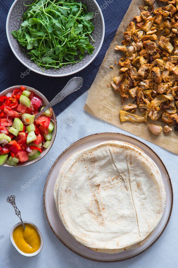 Tortillas veganas caseras con jaca y wegetables. Sustituto de carne