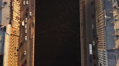Fontanka Nehri Lomonosov Köprüsü Meydanı Saint Petersburg çatıları havadan bahar günbatımı Panorama Görünümü Rusya 'nın ünlü yeri çatılarının