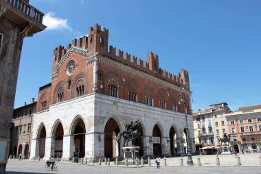 Piacenza, İtalya - Haziran 2020: merkez meydan