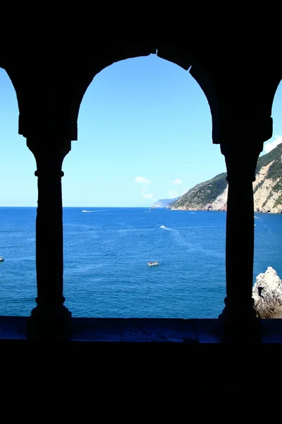 Portovenere penhasco de st peter igreja bellavista pilares — Fotografia de Stock