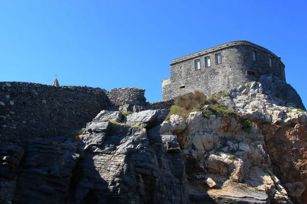 Fort defending against the Ottomans along the Ligurian coast — Stock Photo, Image