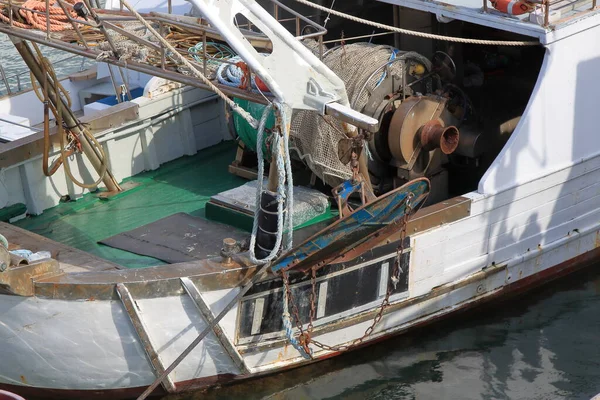 Poupe d'un bateau de pêche italien — Photo