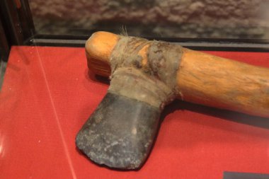 Taş uçlu balta, İtalyan Taş Devri sonu