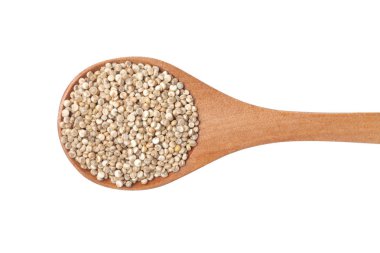 Tahta kaşık, organik quinoa tohumları üzerinde beyaz izole