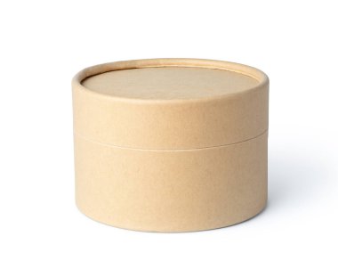 Yuvarlak kahverengi karton kutu beyaz arkaplanda izole