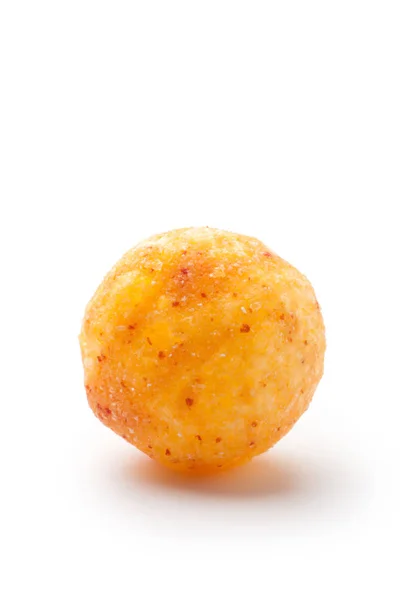 白い背景に孤立したチーズボール — ストック写真
