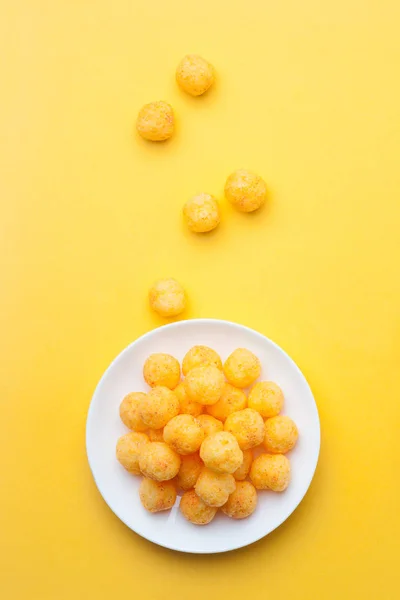 Cheese Ball Ceramic Dish Yellow Background Top View — Stock Photo, Image