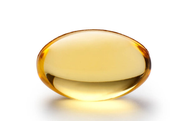 капсула рыбного жира изолирована на белом фоне