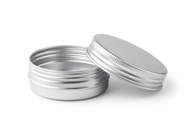 Boş metal kavanoz kabı beyaz arka planda izole edilmiş. Çay, baharat, kozmetik ya da yiyecek konteynırı.