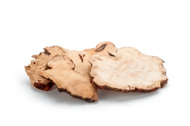 Beyaz arka planda Smilax glabra rhizome (tu fu ling). Çin bitkisel ilaçları..