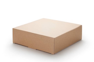 Kahverengi karton kutu beyaz arkaplanda izole