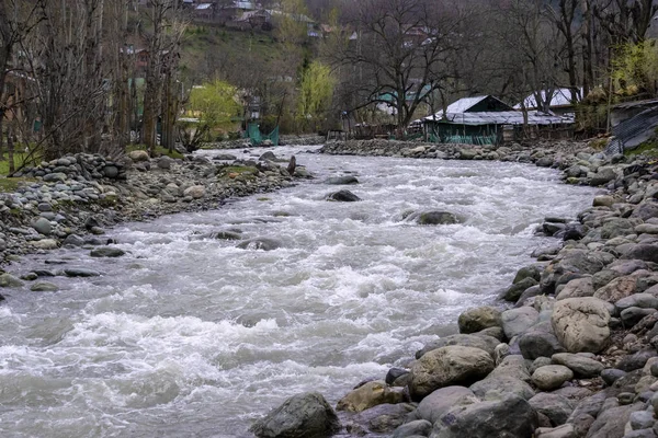 Bellissimo Paesaggio Del Ruscello Naturale Del Fiume Lidder Dal Villaggio — Foto Stock