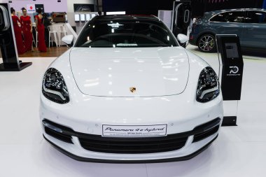 Bangkok, Tayland: 28 Kasım 2018-Porsche Panamera 4 E-Hybrid Sport Turismo at büyük olay araba gösterisi motor Expo 2018 Impact Arena, Muang Thong Thani Nonthaburi, Tayland