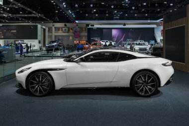 Bangkok, Tayland-Kasım 28, 2018: Aston Martin Db11 bi-Turbo V8 Coupe araç üzerinde ekranda 35. motor Expo 2018 Muang Thong Thani Sergisi Nonthaburi, Tayland