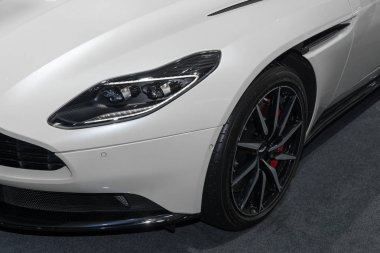 Bangkok, Tayland-Kasım 28, 2018: Aston Martin Db11 bi-Turbo V8 Coupe beyaz renkli araba içinde 35th motor Expo 2018 Muang Thong Thani Sergisi Nonthaburi, Tayland