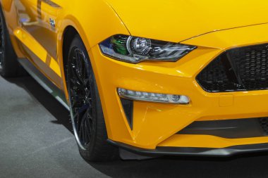 Bangkok, Tayland-28 Kasım, 2018: Ford Mustang gt turuncu süper spor araba üzerinde ekran 35th motor Expo 2018 Muang Thong Thani Exhibition & Convention Center Nonthaburi, Tayland