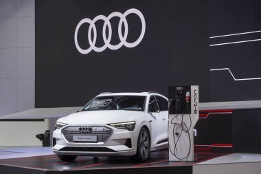 Bangkok, Tayland - Mart 26, 2019 : Audi e-tron Gt elektronik araç 40 Bangkok Uluslararası Otomobil Fuarı'nda ekranda çevre konsept otomobil kaydetmek için 2019 Tayland