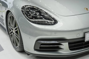 Bangkok, Tayland - 26 Mart 2019 : Tüm Yeni Porsche 911 Carrera S Panamera 4 E-Hybrid Executive Supercar 40.