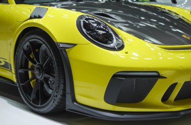 Bangkok, Tayland - 28 Mart 2019 : Yeni Porsche 911 Gt3rs Carrera Weissach Paketi supercar sarı renk ekranda 40 Bangkok Uluslararası Motor Show 2019