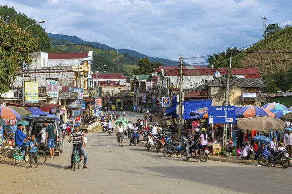 Mu Cang Chai, Vietnam - 10 Eylül 2014 : Mu Cang Chai ilçe peyzaj pirinç teras ı tarla tarım seyahat hedef Gezi Hanoi Sapa Yen Bai eyaleti Kuzeybatı Vietnam