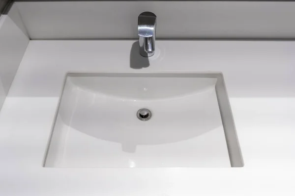 Modern Kran Med Tvättställ Sink Counter Badrum Inredning Samtida — Stockfoto