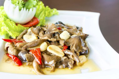 Ehedocn mantar istiridye sosu ile kızarmış favori lezzetli Tay gıda