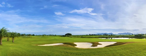 Panorama Campo Golfe Com Relvado Verde Rico Belas Paisagens — Fotografia de Stock