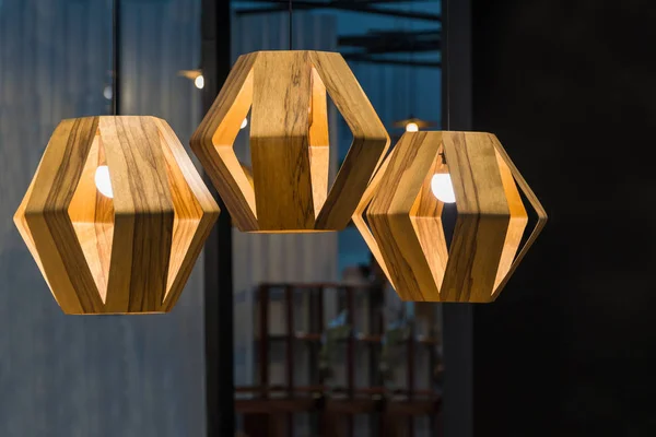 Moderní Dřevěné Stropní Lampy Interiérové Žárovky Dekorace Současnost — Stock fotografie