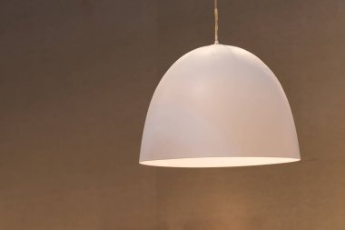 Kahverengi arka plan iç aydınlatma ampulleri dekorasyon çağdaş ile Modern beyaz tavan lambası