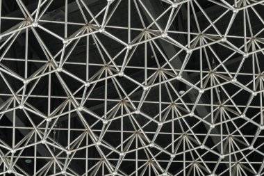 Modern bir binanın tavan iç metal yapısı çağdaş