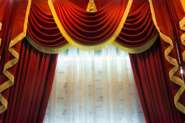 Oda için altın döşeme püskül parçası iç dekorasyon ile güzel lüks kırmızı perdeler