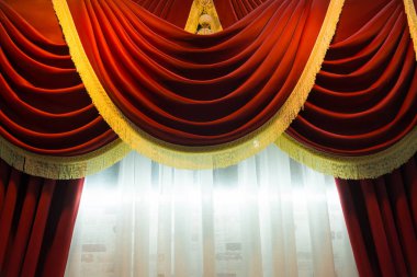 Oda için altın döşeme püskül parçası iç dekorasyon ile güzel lüks kırmızı perdeler