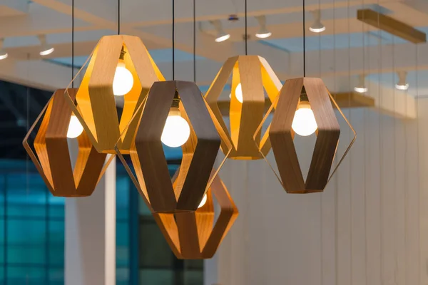 Decoração Pendurado Lâmpada Lanterna Madeira Moderna Contemporânea — Fotografia de Stock