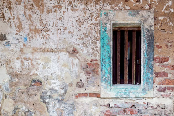 Antike Alte Holzfenster Kolonialstil Auf Weißem Zement Und Ziegelmauer — Stockfoto