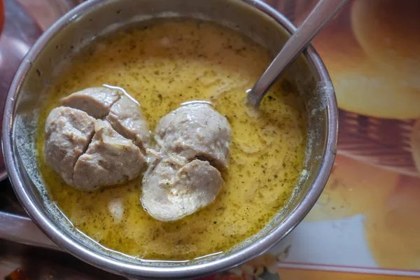 Köri veya yoğurt baharatlı popüler favori lezzetli Hint gıda ile Koyun Biryani