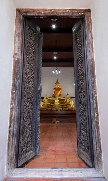 Mooie Oude Houten Deur Frame Met Boeddhabeeld Wat Dhamma Racha — Stockfoto