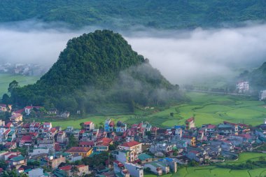 Peri göğüs veya Twin Mountains pirinç çeltik alanı ile güzel manzara seyahat hedef ve Tam Son kasaba, Quan Ba, Ha Giang, Vietnam ünlü bir yerdir