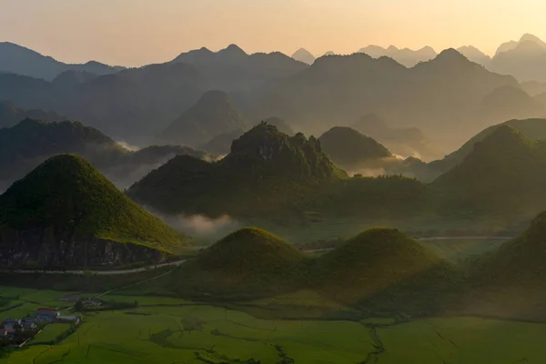 Schöne Landschaft Mit Reisfeldern Von Feenbusen Oder Zwillingsbergen Nui Doi — Stockfoto