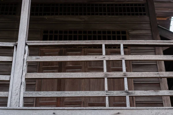 Antiguo Balcón Madera Casa Rural Tailandia —  Fotos de Stock