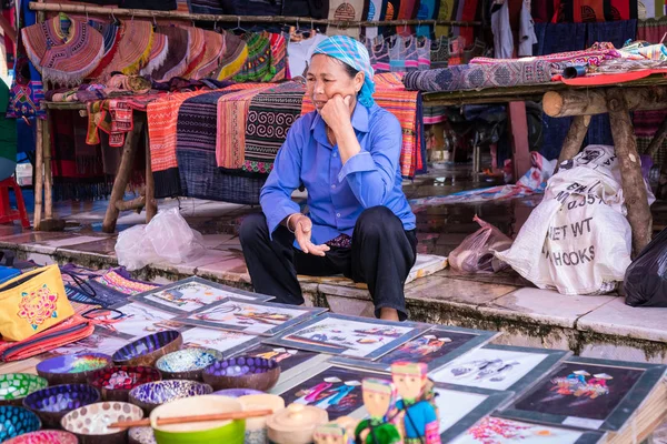 Bac Vietnam Augustus 2019 Hmong Vrouwen Minderheids Mensen Zijn Kleurrijke — Stockfoto