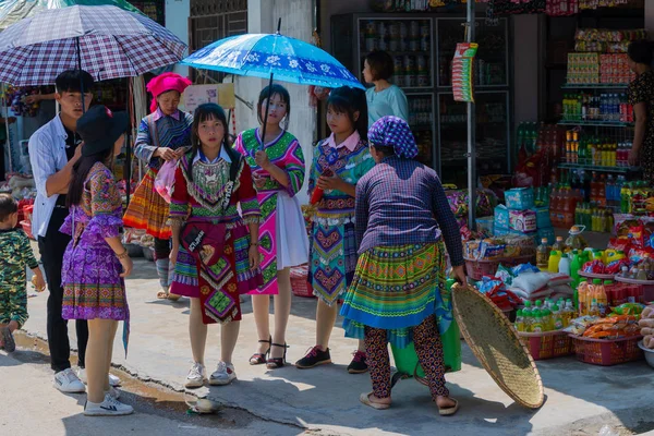 Bac Vietnam August 2019 Hmong Frauen Minderheit Sind Bunt Kostümiert — Stockfoto