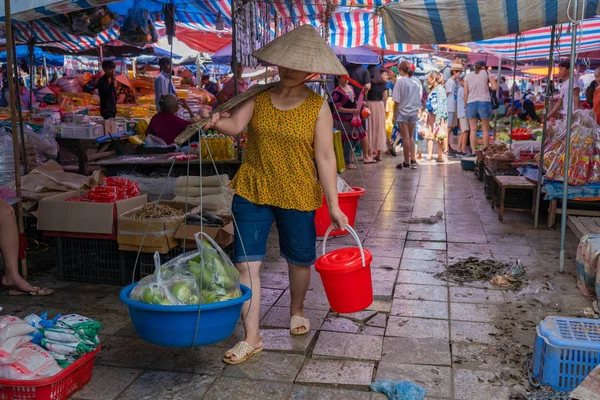 Bac Vietnam August 2019 Frauen Gehen Auf Den Sonntäglichen Markt — Stockfoto