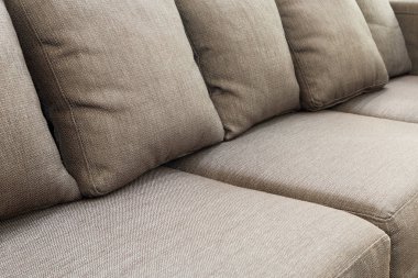 Kahverengi yastık kumaşı modern kanepe