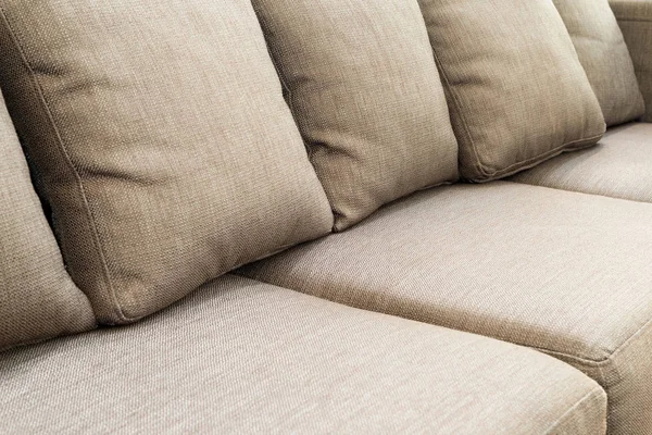 Kahverengi yastık kumaşı modern kanepe